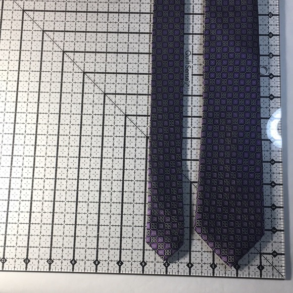 Joseph Abboud- purple square with small black squares pattern tie. 100% silk - Picture 11 of 12
